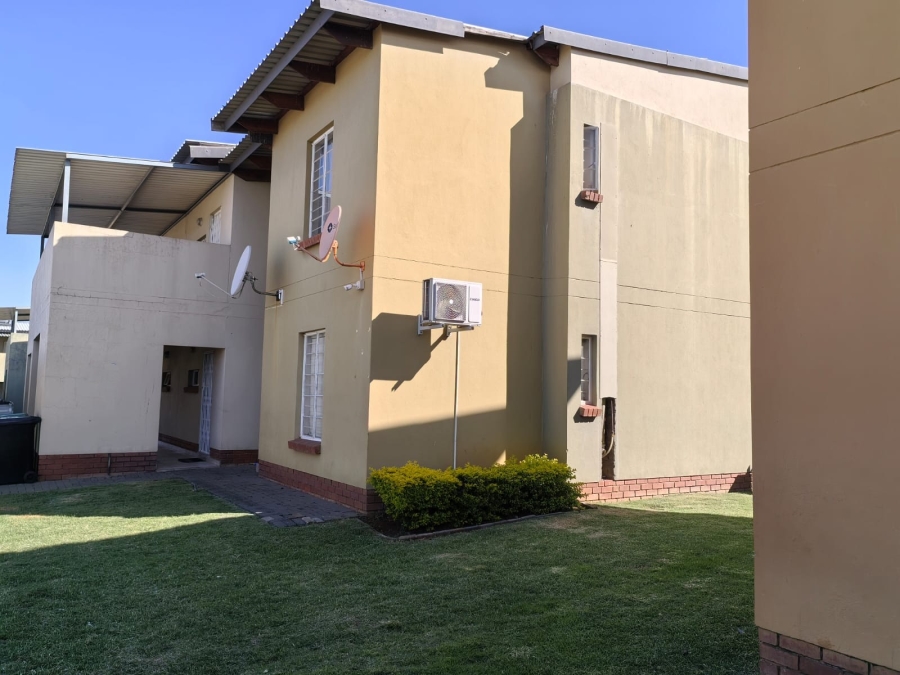 To Let 3 Bedroom Property for Rent in Waterval East North West